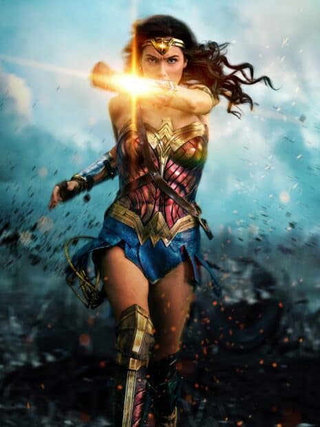 Gal Gadot Wonder Woman blocks with her brace in action, HD Desktop Wallpaper