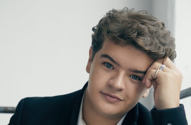 Gaten Matarazzo looks directly at the camera with a thoughtful expression, HD Desktop Wallpaper