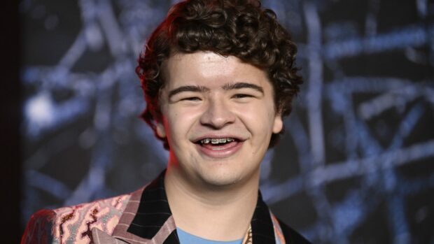 Gaten Matarazzo smiles warmly wearing a patterned jacket and blue shirt, HD Desktop Wallpaper