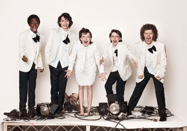 Gaten Matarazzo and friends dressed in white suits posing energetically with studio lights, HD Desktop Wallpaper