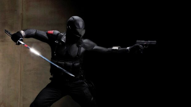 A fierce Gi Joe Movie character holds a sword and gun ready for battle in dark gear, HD Desktop Wallpaper