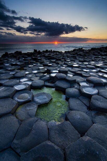 The sunrise illuminates the rocky formations at Giants Causeway, HD Mobile Wallpaper