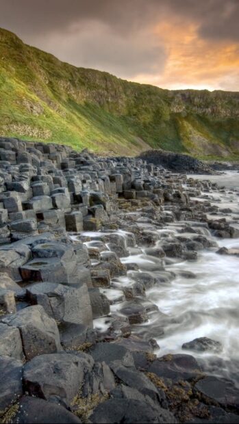 The unique rock formations at Giants Causeway create a stunning coastal scene with ocean waves, HD Mobile Wallpaper