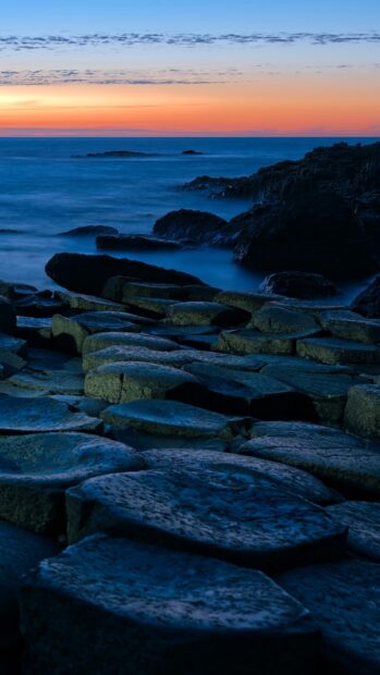 The unique giant rock columns rise at Giants Causeway during sunset, HD Phone Wallpaper