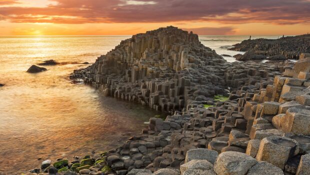 The Giant Causeway features unique hexagonal basalt columns along the coast, HD Desktop Wallpaper