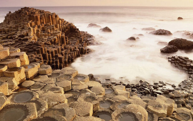The Giants Causeway shows natural hexagonal basalt columns by the sea, HD Desktop Wallpaper
