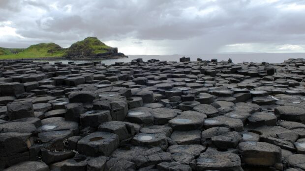 The Giants Causeway displays unique hexagonal basalt columns under a cloudy sky, HD Desktop Wallpaper