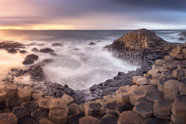 The Giants Causeway shows unique hexagonal basalt columns along the coast, HD Desktop Wallpaper