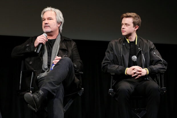 Gore Verbinski speaking into a microphone at an event, 2K Desktop Wallpaper