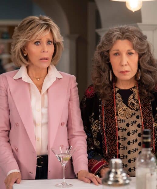 Grace And Frankie Netflix wallpapers show the characters in a dramatic moment at a bar, HD Mobile Wallpaper