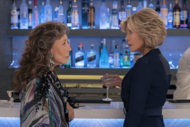 Grace And Frankie Netflix wallpapers show a serious conversation between two women in a bar setting, HD Desktop Wallpaper