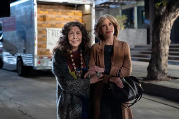 Grace and Frankie from the Netflix show smiling arm in arm outdoors, HD Desktop Wallpaper