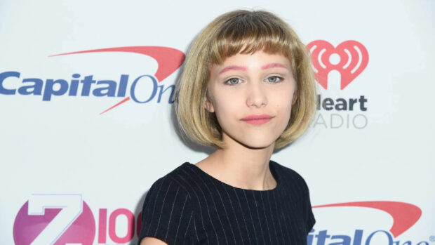 Grace Vanderwaal is posing in front of a promotional backdrop at an event, 2K Desktop Wallpaper