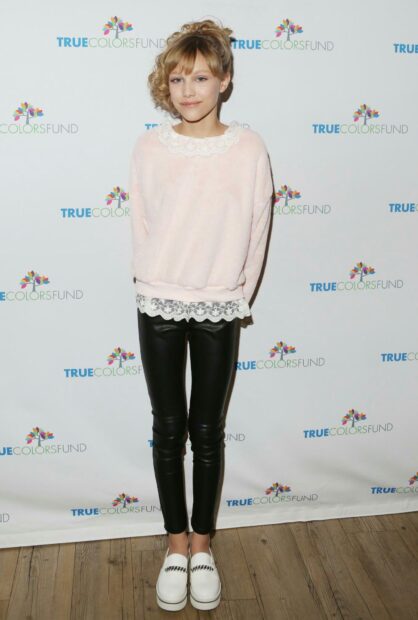 Grace Vanderwaal is standing in front of a backdrop at the True Colors Fund event, HD Mobile Wallpaper