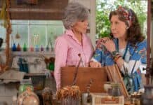 Two women talk closely in an art studio setting from Grace And Frankie Netflix, HD Desktop Wallpaper