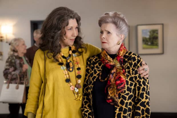 Grace and Frankie share an emotional moment together in this scene, HD Desktop Wallpaper