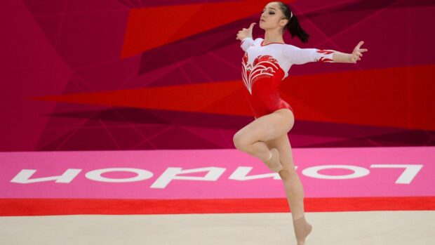 A gymnast is performing a balanced pose in acrobatic gymnastics, HD Desktop Wallpaper