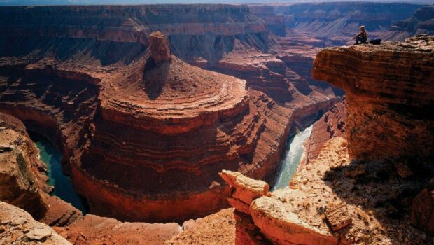 A person sitting on the edge overlooking the Grand Canyon and winding river, HD Desktop Wallpaper