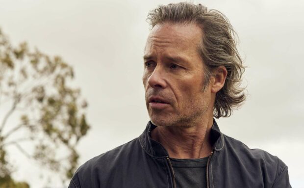 Guy Pearce wallpapers showing a man with unkempt hair wearing a dark jacket outdoors, HD Desktop Wallpaper