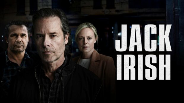 Guy Pearce stands with other characters in a dark scene, 4K Desktop Wallpaper