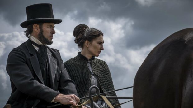 Guy Pearce with a woman dressed in historical clothing riding a horse carriage, 2K Desktop Wallpaper