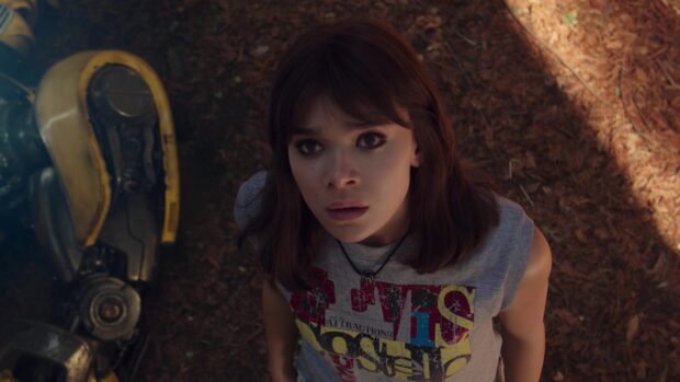 Hailee Steinfeld is looking up with concern in a forest setting, HD Desktop Wallpaper