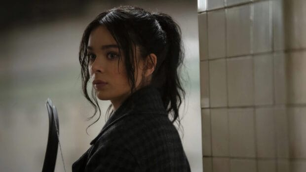 Hailee Steinfeld intense look with her hair tied back holding a weapon, 4K Desktop Wallpaper