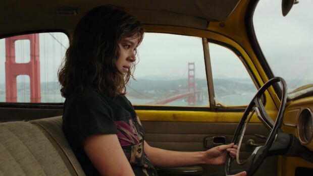 Hailee Steinfeld is sitting inside an old yellow car with the Golden Gate Bridge visible outside the window, HD Desktop Wallpaper