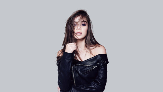 Hailee Steinfeld wears a black leather jacket posing with tousled hair, 4K Desktop Wallpaper