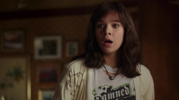 A surprised Hailee Steinfeld looks shocked in a casual outfit in this scene, HD Desktop Wallpaper