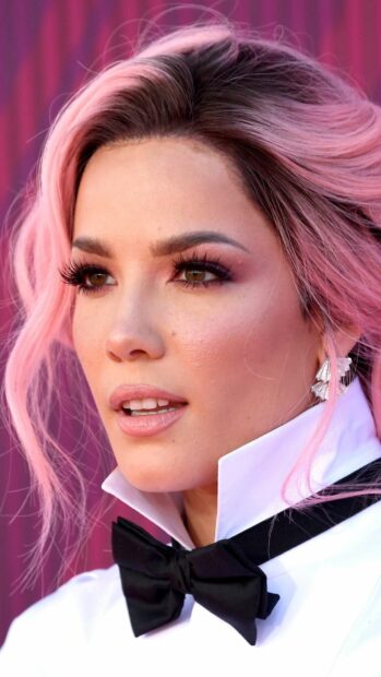 A close up of Halsey with pink hair and elegant makeup, HD Mobile Wallpaper