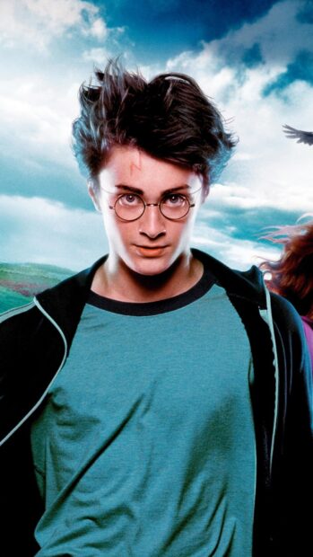 Harry Potter stands determined under a cloudy sky from The Prisoner Of Azkaban, HD Phone Wallpaper