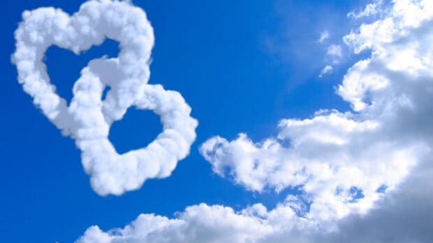 White clouds form a heart shape in the bright blue sky, 4K Desktop Wallpaper