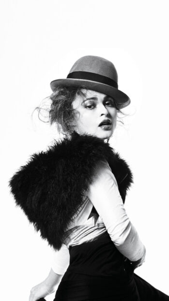 Helena Bonham Carter poses wearing a hat and fur collar in black and white, HD Phone Wallpaper