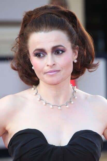 Helena Bonham Carter looks elegant with pearl necklace and dark dress, HD Desktop Wallpaper