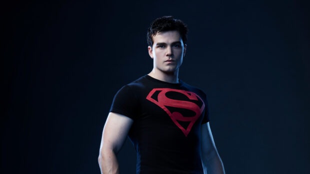 A man in a black shirt with a red symbol poses for Titans Tv Series wallpapers, 4K Desktop Wallpaper