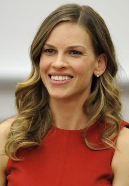 Hilary Swank wallpapers showing a happy woman with wavy hair smiling brightly, 2K Mobile Wallpaper