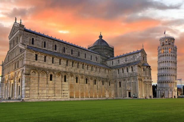 The Tower of Pisa stands next to the cathedral under a vibrant sunset sky, HD Desktop Wallpaper