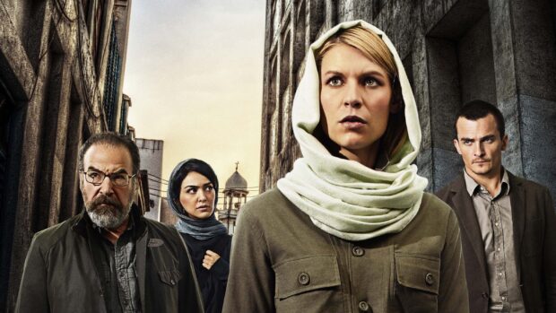 The Homeland cast is standing together in an urban alley with serious expressions, 2K Desktop Wallpaper