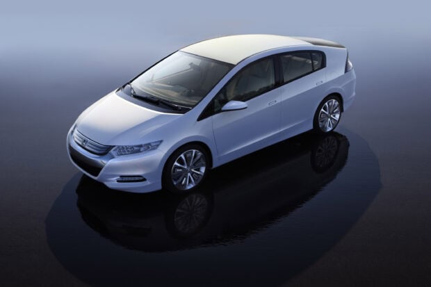 The Honda Insight offers a sleek and modern hybrid design in this vivid perspective, 2K Desktop Wallpaper