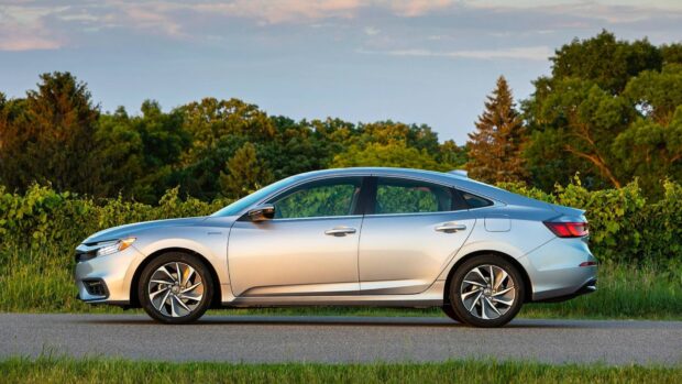 A silver Honda Insight is parked on the road with green trees in the background, HD Desktop Wallpaper