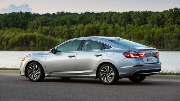 A silver Honda Insight is parked by a lake with trees in the background, HD Desktop Wallpaper