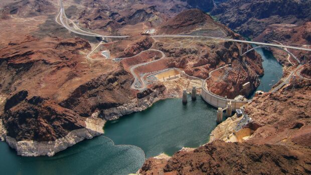The Hoover Dam stretches across the river in a rocky desert terrain, 4K Desktop Wallpaper