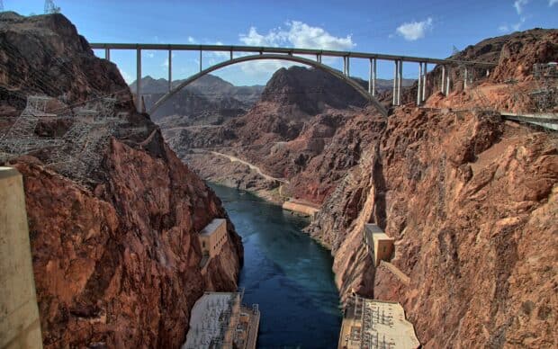 The Hoover Dam and Colorado River flow surrounded by rocky cliffs at Lake Mead, 2K Desktop Wallpaper