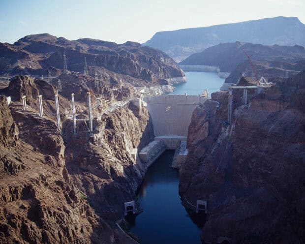 The Hoover Dam is situated between rocky canyons with blue water flowing, HD Desktop Wallpaper