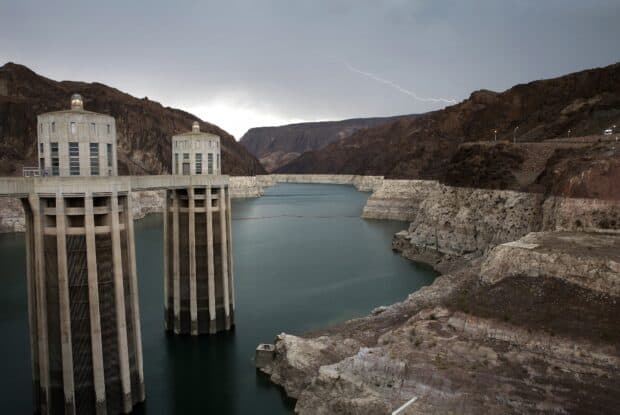 The Hoover Dam stands tall between rocky cliffs with water and a lightning cloud in the background, HD Desktop Wallpaper