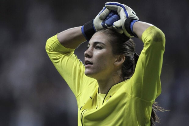 Hope Solo is preparing for a game wearing yellow goalkeeper gear, 2K Desktop Wallpaper