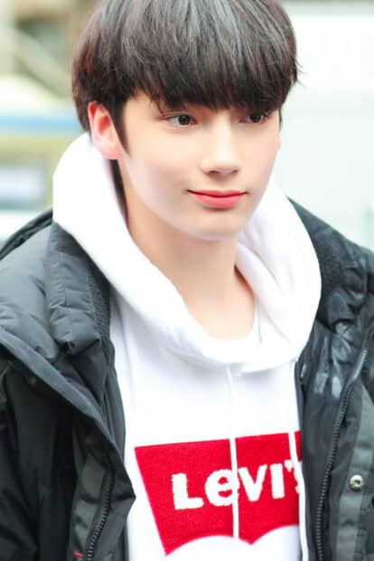 Huening Kai wallpapers show him wearing a black jacket over a white Levi's hoodie, HD Phone Wallpaper