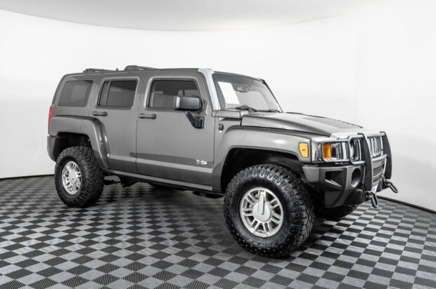 A silver Hummer H3 is parked in a studio with checkered flooring, HD Desktop Wallpaper