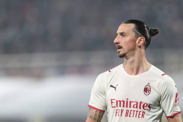 Zlatan Ibrahimovic focused during a soccer match wearing an AC Milan jersey, 2K Desktop Wallpaper